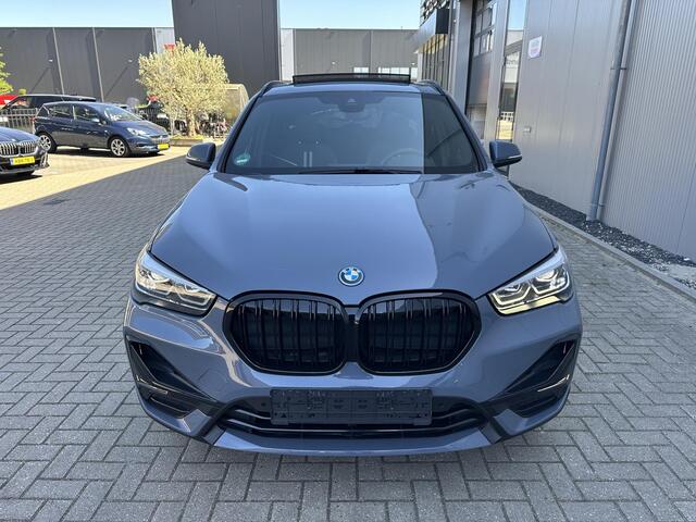 BMW X1 xDrive25e Sport Line Pano. Elek. Stoel verst. LED, Keyless