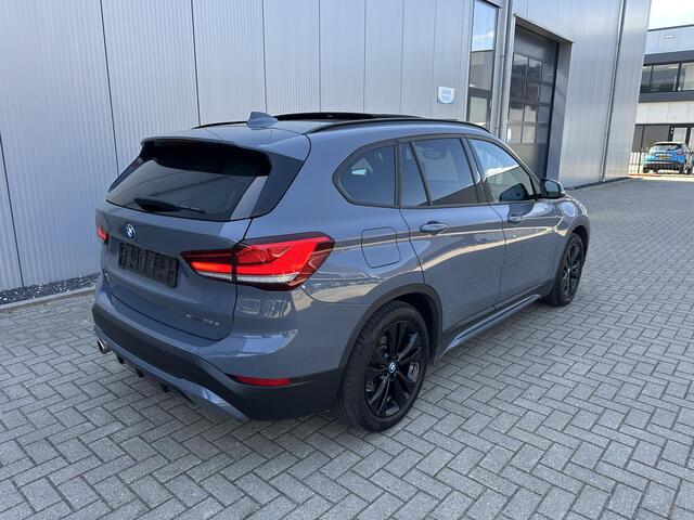 BMW X1 xDrive25e Sport Line Pano. Elek. Stoel verst. LED, Keyless