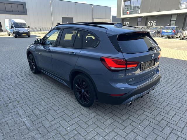 BMW X1 xDrive25e Sport Line Pano. Elek. Stoel verst. LED, Keyless