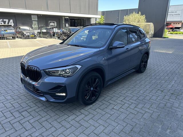 BMW X1 xDrive25e Sport Line Pano. Elek. Stoel verst. LED, Keyless