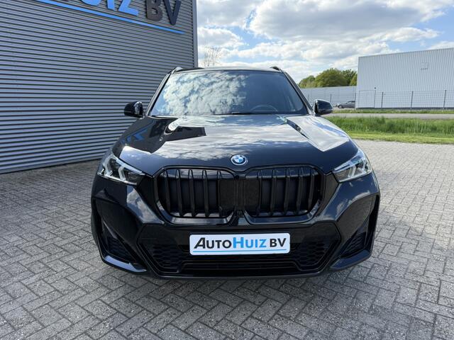 BMW X1 xDrive25e M Sport Panoramadak Trekhaak Elek Stoelverstelling Head-Up Display Harman- Kardon LED Driving Assistant Plus