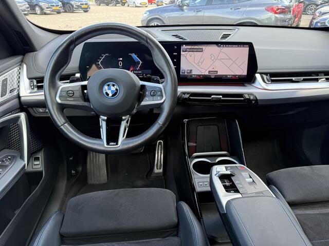 BMW X1 xDrive25e M Sport Panoramadak Trekhaak Elek Stoelverstelling Head-Up Display Harman- Kardon LED Driving Assistant Plus