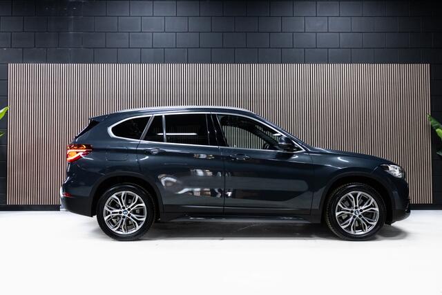 BMW X1 sDrive20i | HuD | Carplay | Pano | Driving Plus |