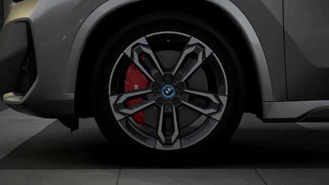 BMW X1 xDrive25e High Executive M Sport Automaat / Panoramadak / Trekhaak / Adaptieve LED / M Adaptief onderstel / Parking Assistant Plus / Head-Up / Comfort Access
