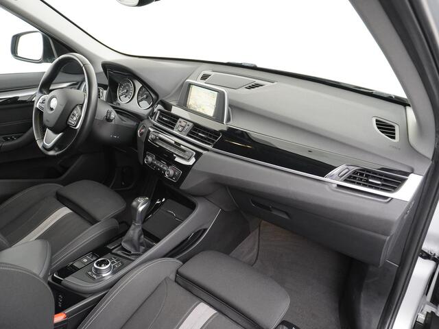 BMW X1 sDrive18i High Executive Sport line Trekhaak Stoelverwarming Navi Ecc Cruise control Pdc Led Licht pakket Privacy Glas Hifi luidsprekers Connected Bluetooth Trekgewicht 1.700kg