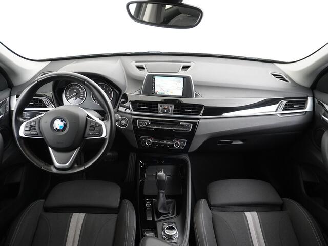 BMW X1 sDrive18i High Executive Sport line Trekhaak Stoelverwarming Navi Ecc Cruise control Pdc Led Licht pakket Privacy Glas Hifi luidsprekers Connected Bluetooth Trekgewicht 1.700kg