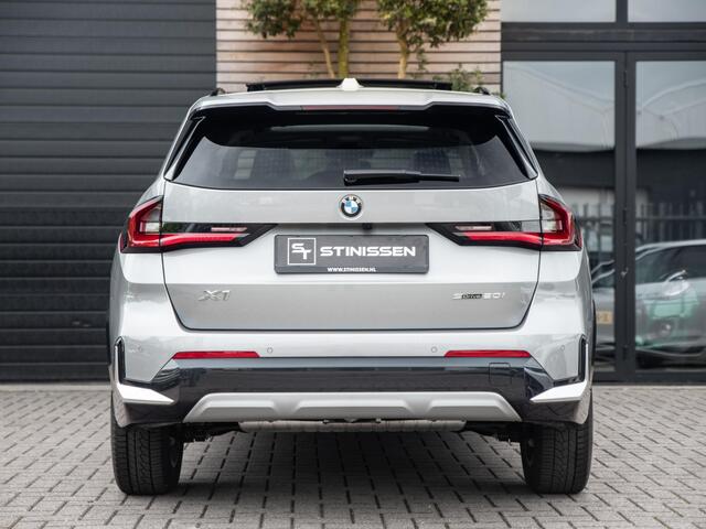 BMW X1 sDrive20i Pano Leer Trekhaak Keyless