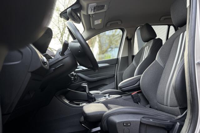BMW X1 xDrive25e | Sportstoel | PDC V+A | Elektrische Klep | LED | Navi