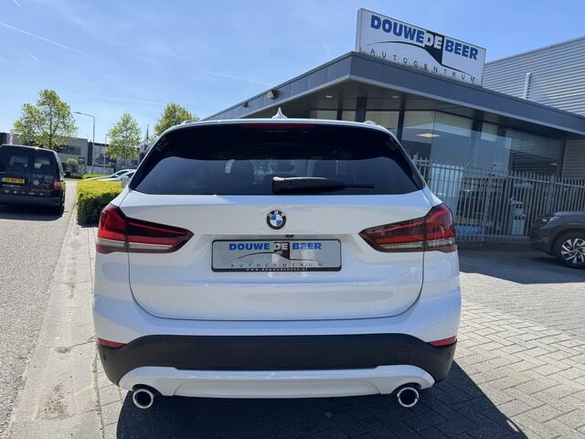 BMW X1 sDrive20i 192pk Executive Aut camera, Nav, M sport stuur, LED