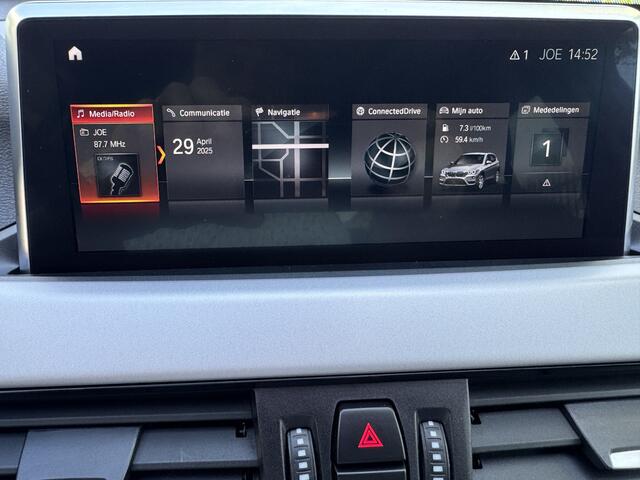 BMW X1 sDrive20i 192pk Executive Aut camera, Nav, M sport stuur, LED