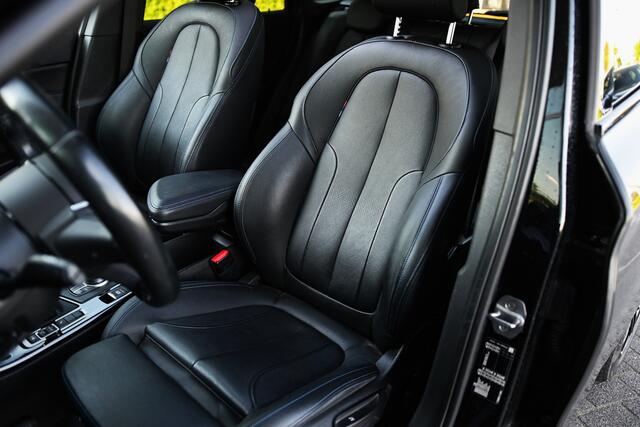 BMW X1 sDrive18i High Executive M Sport Automaat / Panoramadak / Sportstoelen / Achteruitrijcamera / Adaptieve LED / Head-Up / Stuurverwarming