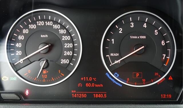 BMW X1 sDrive18i Harman Kardon-Leder elec koffer- elec stoelen met geheugen- keyless start- inst- HUD Leder bekleding- stoelverw- cruisec- multystuur- botswaarsch