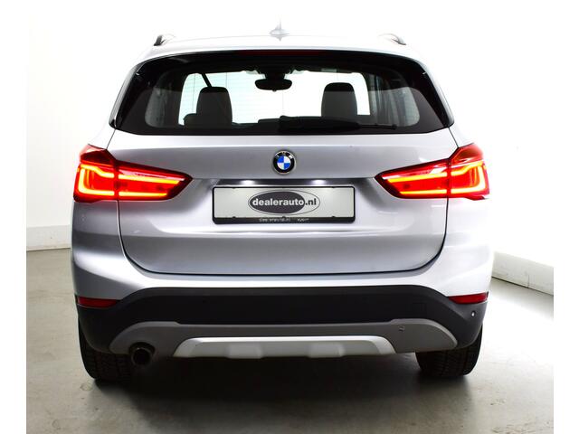 BMW X1 sDrive18i Harman Kardon-Leder elec koffer- elec stoelen met geheugen- keyless start- inst- HUD Leder bekleding- stoelverw- cruisec- multystuur- botswaarsch