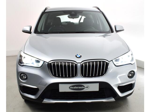 BMW X1 sDrive18i Harman Kardon-Leder elec koffer- elec stoelen met geheugen- keyless start- inst- HUD Leder bekleding- stoelverw- cruisec- multystuur- botswaarsch