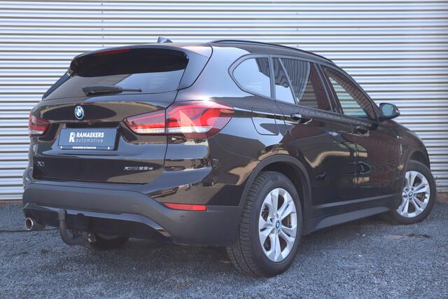 BMW X1 xDrive25e Trekhaak / Camera / Head-up / LED / Stoelverwarming / Cruise / Climate