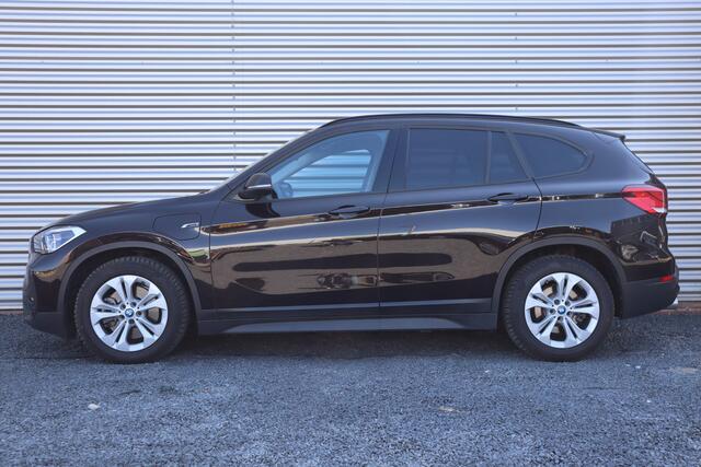 BMW X1 xDrive25e Trekhaak / Camera / Head-up / LED / Stoelverwarming / Cruise / Climate