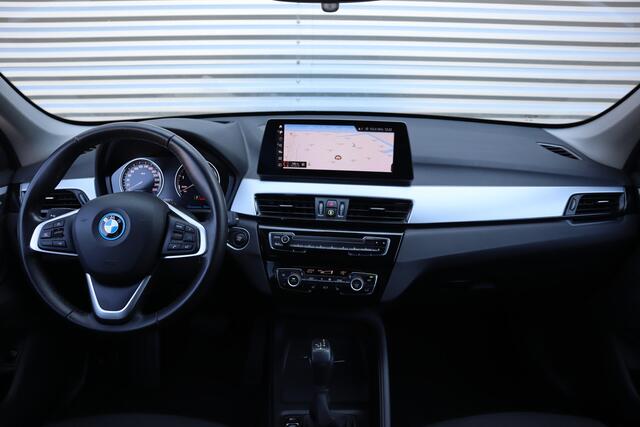 BMW X1 xDrive25e Trekhaak / Camera / Head-up / LED / Stoelverwarming / Cruise / Climate