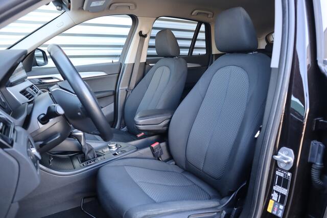 BMW X1 xDrive25e Trekhaak / Camera / Head-up / LED / Stoelverwarming / Cruise / Climate