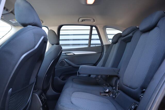 BMW X1 xDrive25e Trekhaak / Camera / Head-up / LED / Stoelverwarming / Cruise / Climate