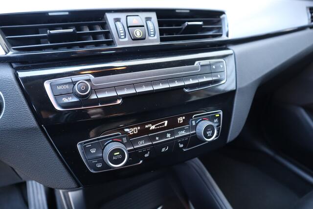 BMW X1 xDrive25e Trekhaak / Camera / Head-up / LED / Stoelverwarming / Cruise / Climate