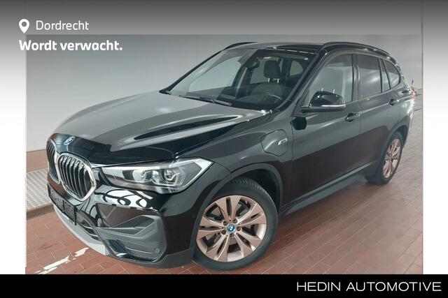 BMW X1 xDrive25e | 13.620 km! | Camera | Stoelverwarming | Privacy Glass |