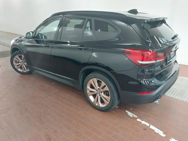 BMW X1 xDrive25e | 13.620 km! | Camera | Stoelverwarming | Privacy Glass |