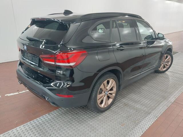 BMW X1 xDrive25e | 13.620 km! | Camera | Stoelverwarming | Privacy Glass |