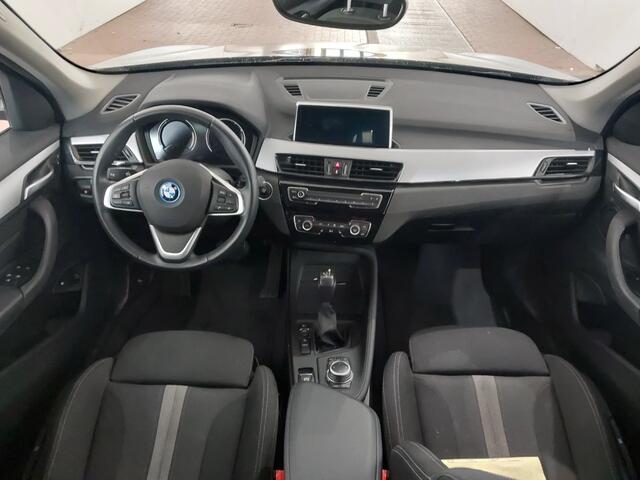 BMW X1 xDrive25e | 13.620 km! | Camera | Stoelverwarming | Privacy Glass |
