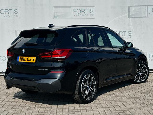 BMW X1 xDrive25e High Executive HARMAN KARDON | STUURWIEL VERW | CAMERA | STOELVERW | LED |