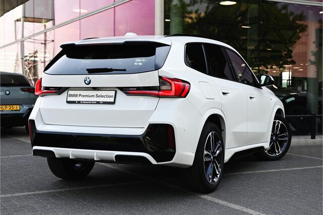 BMW X1 sDrive18i M Sport Automaat / Trekhaak / Sportstoelen / Adaptieve LED / M Adaptief onderstel / Comfort Access / Parking Assistant / Stuurverwarming
