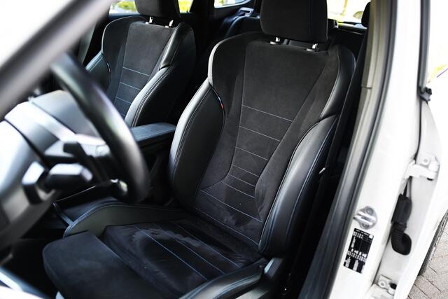 BMW X1 sDrive18i M Sport Automaat / Trekhaak / Sportstoelen / Adaptieve LED / M Adaptief onderstel / Comfort Access / Parking Assistant / Stuurverwarming