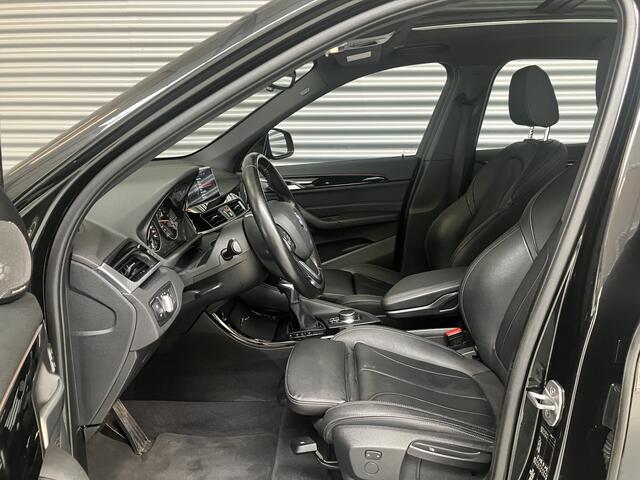 BMW X1 20i High EXE/SPORTST/LEER/BLACK PACK/TREKH/PANORAMA/KEY-LESS/ENZ