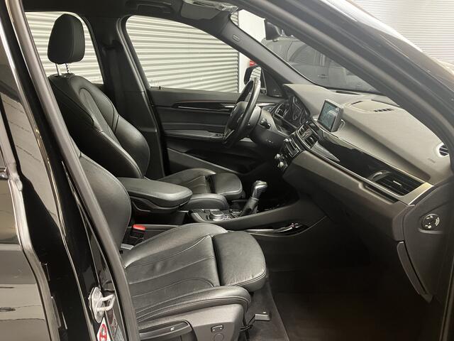 BMW X1 20i High EXE/SPORTST/LEER/BLACK PACK/TREKH/PANORAMA/KEY-LESS/ENZ