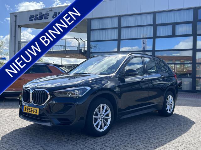 BMW X1 sDrive18i 140 pk Automaat Executive Panoramadak Navi Prof Leer Head Up Camera DAB Stoelverwarming Led Koplampen NL Auto