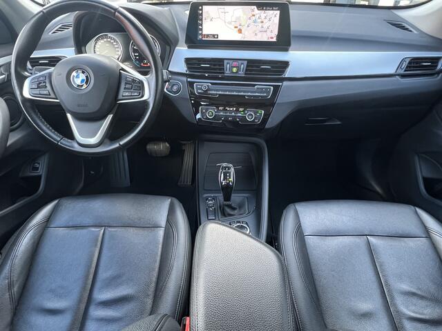 BMW X1 sDrive18i 140 pk Automaat Executive Panoramadak Navi Prof Leer Head Up Camera DAB Stoelverwarming Led Koplampen NL Auto
