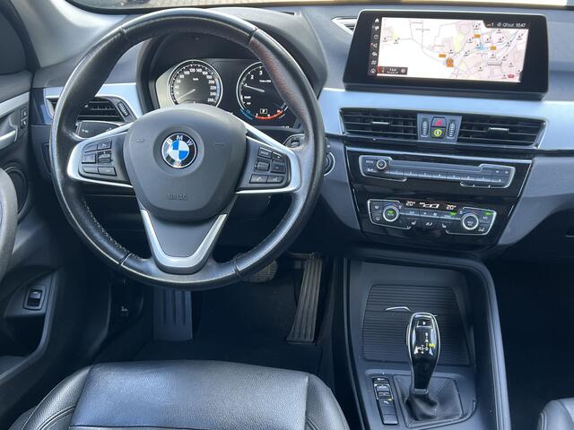 BMW X1 sDrive18i 140 pk Automaat Executive Panoramadak Navi Prof Leer Head Up Camera DAB Stoelverwarming Led Koplampen NL Auto