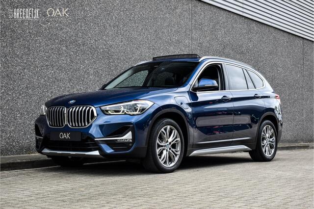BMW X1 xDrive25e Aut. | X-Line | Navigatie | Panorama | Half Leder | Memory | Head-Up | Camera | 18"LM | Phytonic Blauw