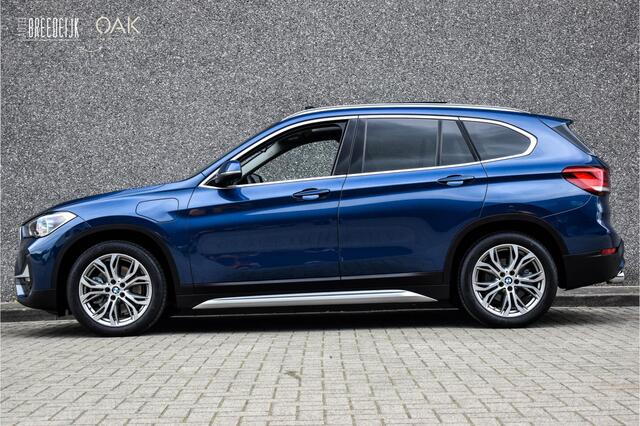 BMW X1 xDrive25e Aut. | X-Line | Navigatie | Panorama | Half Leder | Memory | Head-Up | Camera | 18"LM | Phytonic Blauw