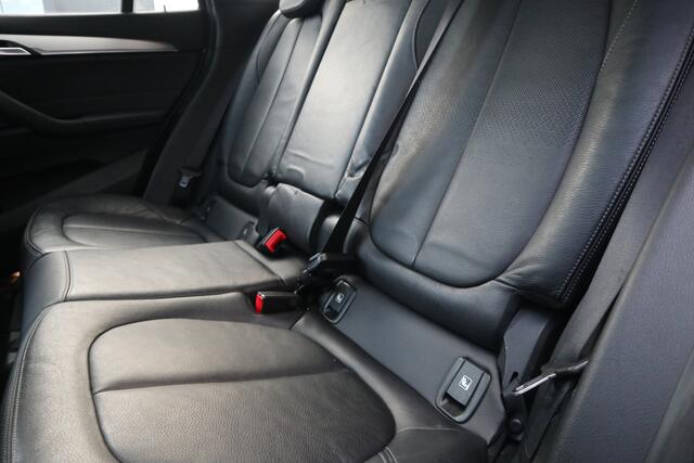 BMW X1 xDrive20i Centennial High Executive | Nieuw Binnen | Navigatie | Pano | H/K Audio | Automaat |
