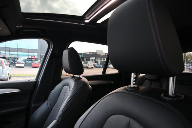 BMW X1 xDrive20i Centennial High Executive | Nieuw Binnen | Navigatie | Pano | H/K Audio | Automaat |