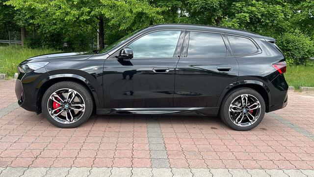BMW X1 sDrive20i M Sport Pro Panoramadak Leer Adaptieve LED 19 Inch DAB Keyless Entry Carplay