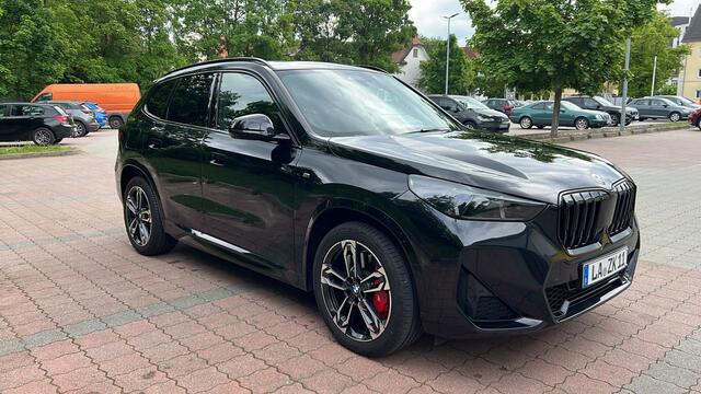BMW X1 sDrive20i M Sport Pro Panoramadak Leer Adaptieve LED 19 Inch DAB Keyless Entry Carplay