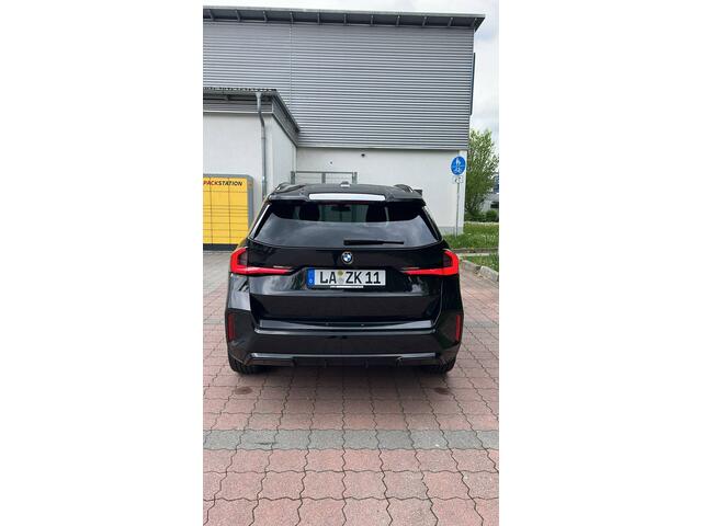 BMW X1 sDrive20i M Sport Pro Panoramadak Leer Adaptieve LED 19 Inch DAB Keyless Entry Carplay