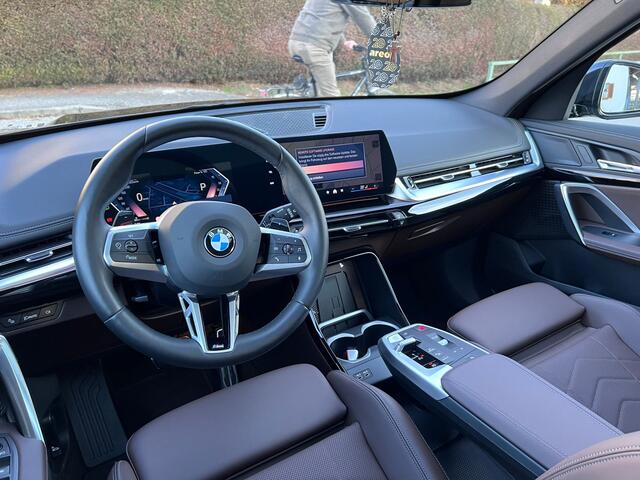 BMW X1 sDrive20i M Sport Pro Panoramadak Leer Adaptieve LED 19 Inch DAB Keyless Entry Carplay