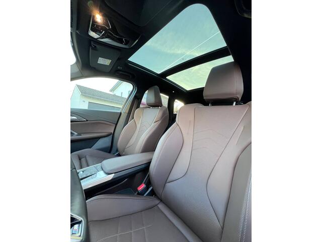 BMW X1 sDrive20i M Sport Pro Panoramadak Leer Adaptieve LED 19 Inch DAB Keyless Entry Carplay
