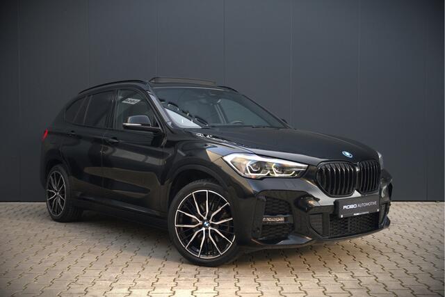 BMW X1 xDrive25e High Executive M Sport | Panoramadak | Leer | Head-Up Display | Camera | Shadowline | Keyless | Adaptive Cruise Control | Navigatie Prof. | Stoelverwarming | Elek. Achterklep | Ambiance Verlichting