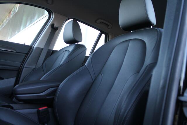 BMW X1 xDrive25e High Executive xLine Automaat / Trekhaak / Sportstoelen / Achteruitrijcamera / Active Cruise Control / LED / Head-Up / Park Assistant