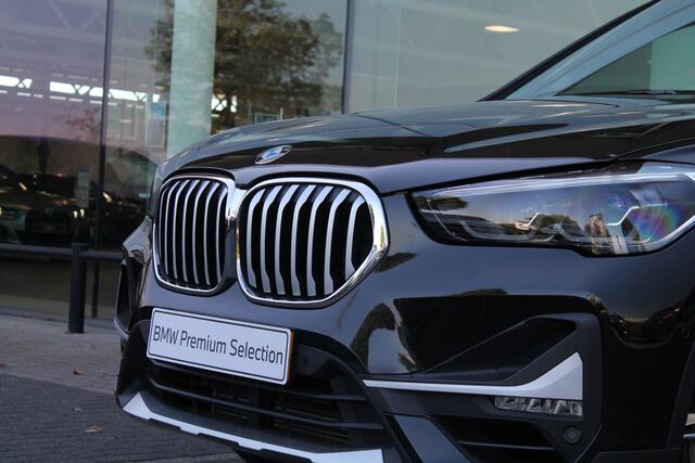BMW X1 xDrive25e High Executive xLine Automaat / Trekhaak / Sportstoelen / Achteruitrijcamera / Active Cruise Control / LED / Head-Up / Park Assistant
