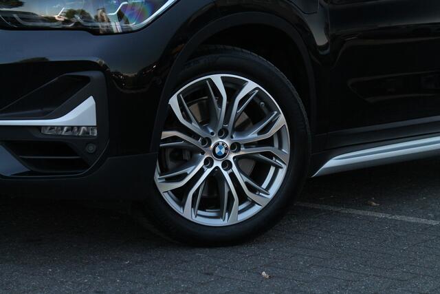 BMW X1 xDrive25e High Executive xLine Automaat / Trekhaak / Sportstoelen / Achteruitrijcamera / Active Cruise Control / LED / Head-Up / Park Assistant