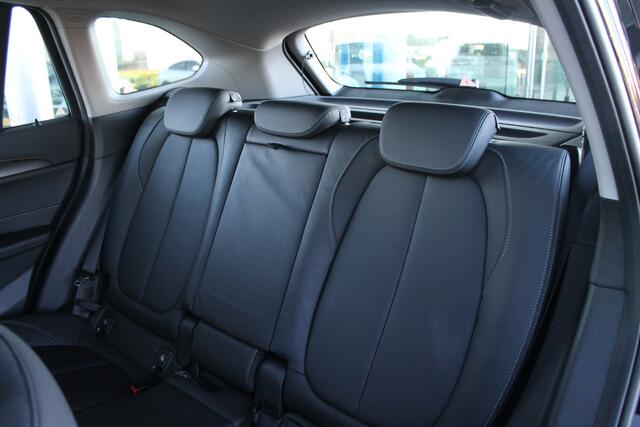 BMW X1 xDrive25e High Executive xLine Automaat / Trekhaak / Sportstoelen / Achteruitrijcamera / Active Cruise Control / LED / Head-Up / Park Assistant